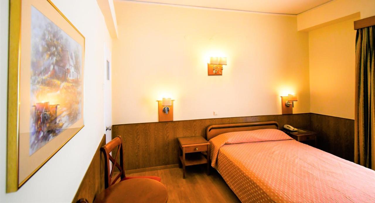 Hotel Olympic Ioánnina Rum bild